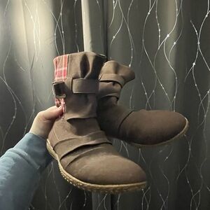 Patagonia Kula Buckle Performance Espresso Plaid Boots Zipper Suede women’s sz 9